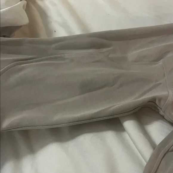 Tan lululemon softstreme Quarter-Zip Pullover size 8 - Picture 3 of 6